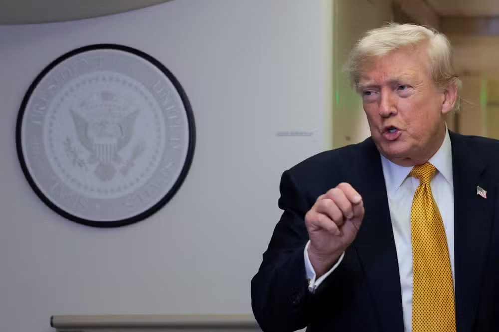 Trump diz que EUA vão assumir controle do Estreito de Ormuz e cobra taxa sobre cargas