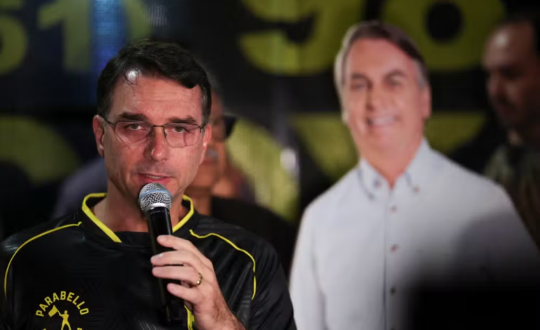 Moraes aciona MP Eleitoral para apurar possível propaganda antecipada de Flávio Bolsonaro