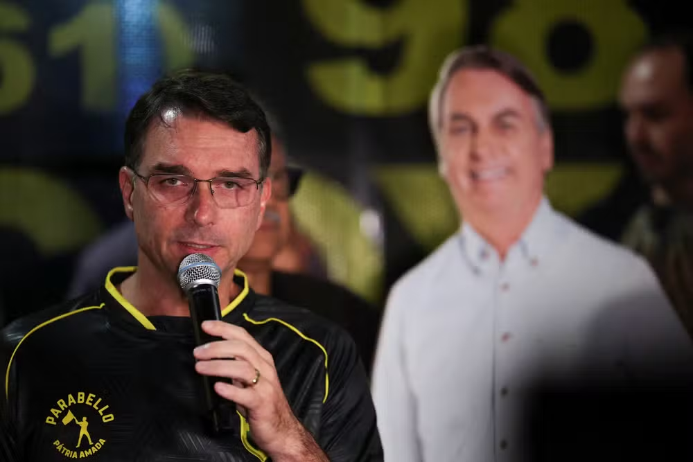 Moraes aciona MP Eleitoral para apurar possível propaganda antecipada de Flávio Bolsonaro