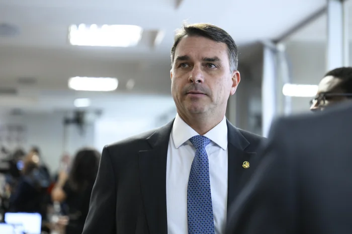 PF cancela depoimento de Flávio Bolsonaro em inquérito sobre suposta calúnia contra Lula