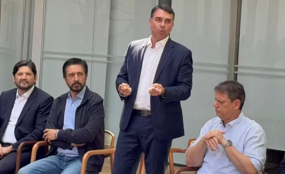 Flávio Bolsonaro agradece Tereza Cristina e diz que seguirá buscando apoio para vice
