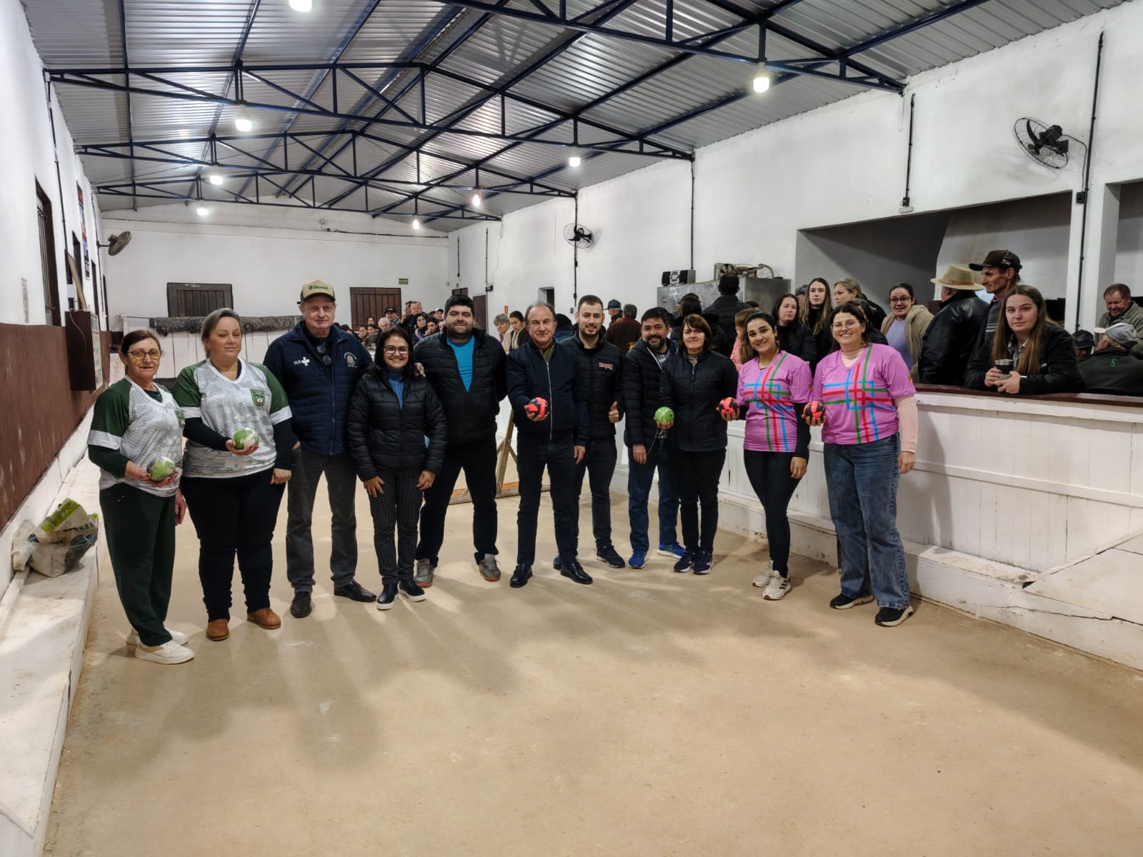 Aberto o campeonato municipal de bocha feminina e canastra
