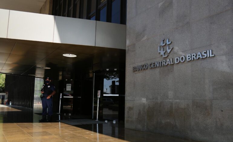 Banco Central e Receita Federal são autorizados a realizar concursos