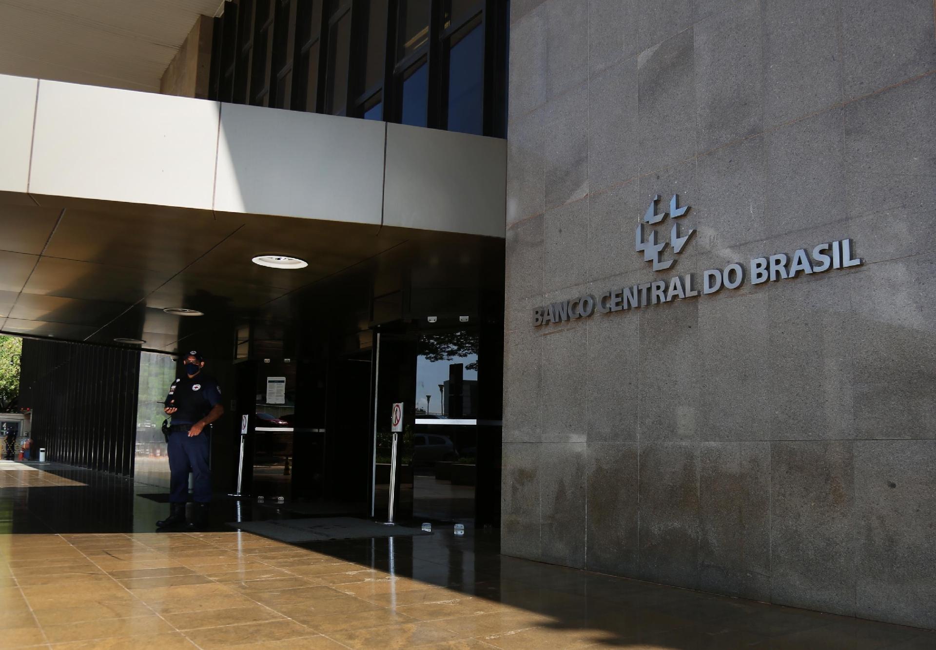 Banco Central e Receita Federal são autorizados a realizar concursos