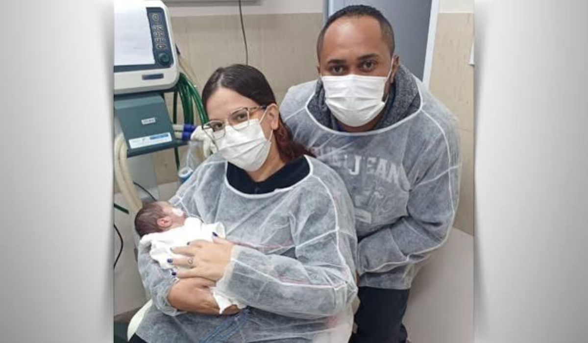 Bebê de 32 dias volta à vida após ser declarado morto e passar 3 horas em saco funerário em SP