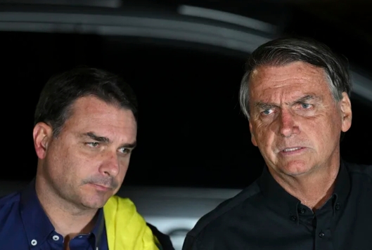 Moraes dá 48 horas para defesa de Bolsonaro explicar vídeo com IA em convenção do PL