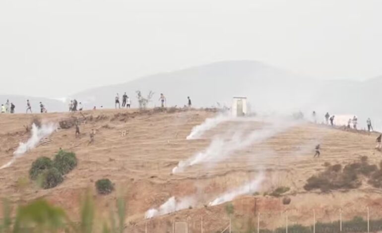 Polícia da Espanha usa bombas de gás para afastar imigrantes na fronteira de Ceuta com Marrocos