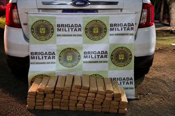 Casal é preso com 70 quilos de maconha na ERS-168, em Bossoroca