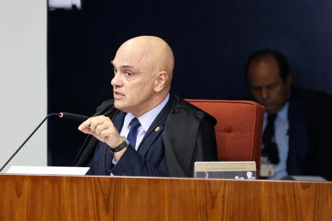Alexandre de Moraes propõe volta do diploma para jornalista