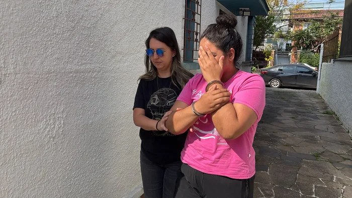 Tia de menina de quatro anos morta após agressões é presa