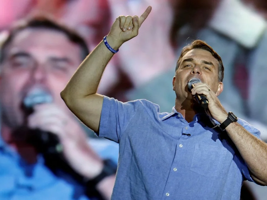 Flávio Bolsonaro diz que irá a debates com Lula e que não deve explicações sobre Master