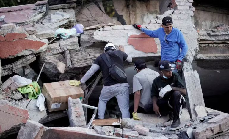 Colômbia entra no segundo dia de buscas após terremoto que deixou mais de 100 mortos