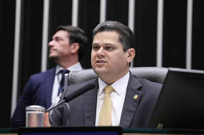Alcolumbre destrava pautas do governo, incluindo fim da escala 6×1