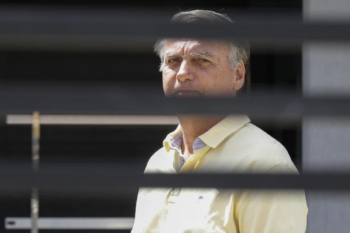 STF autoriza visitas de Carlos e Jair Renan a Bolsonaro durante prisão domiciliar