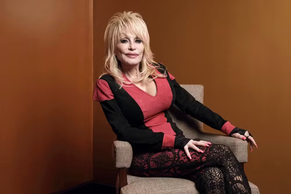 Dolly Parton, ícone da música country, morre aos 80 anos nos Estados Unidos