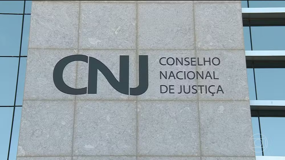CNJ aprova fim da aposentadoria compulsória como punição máxima para juízes