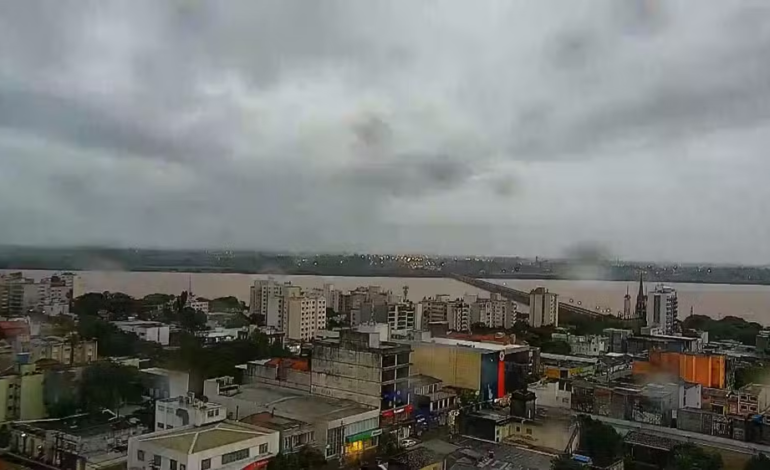 Ciclone extratropical e frente fria colocam o RS em alerta para temporais e ventos de até 100 km/h