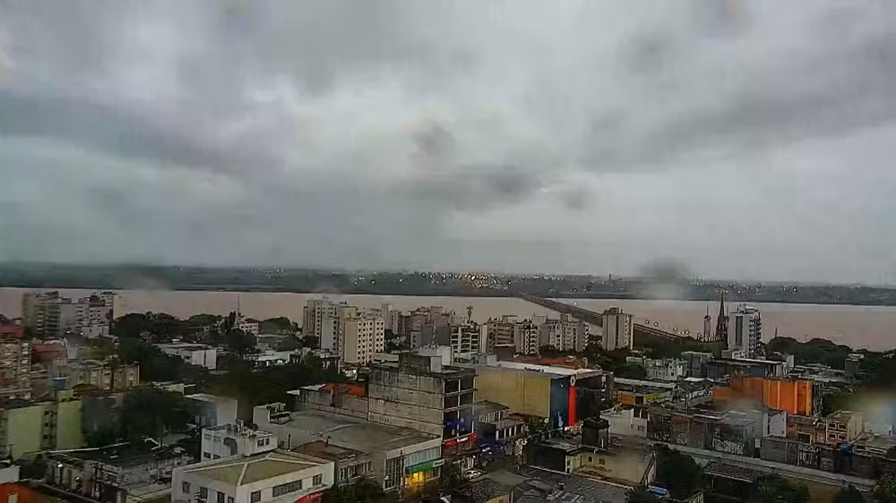 Ciclone extratropical e frente fria colocam o RS em alerta para temporais e ventos de até 100 km/h