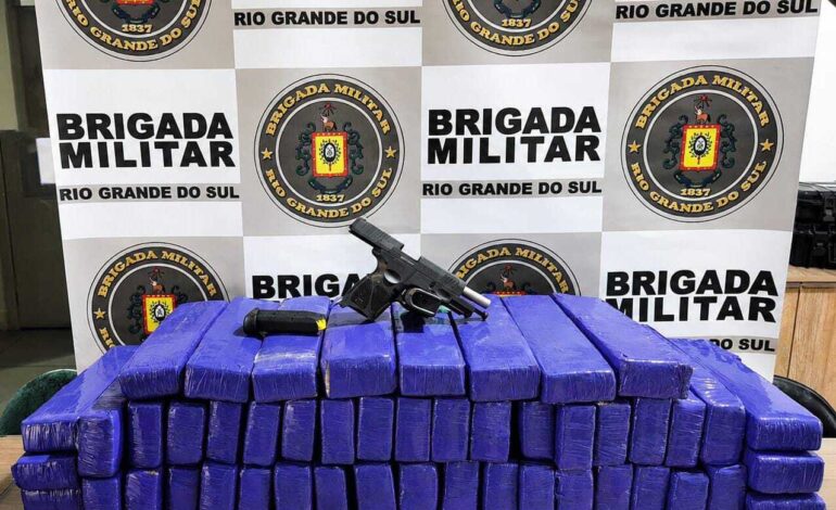 Mulher é presa com mais de 50 kg de maconha e pistola na ERS-342, em Cruz Alta