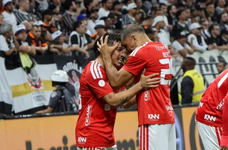 Inter perde para o Corinthians, mas segura vantagem e se classifica para as quartas da Copa do Brasil