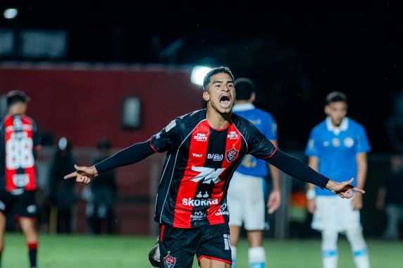 Grêmio perde para o Vitória no Barradão e desperdiça chance de se afastar do Z-4