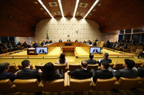 Sessão do STF é interrompida sem definição sobre julgamento de casos de Moraes e Mendonça