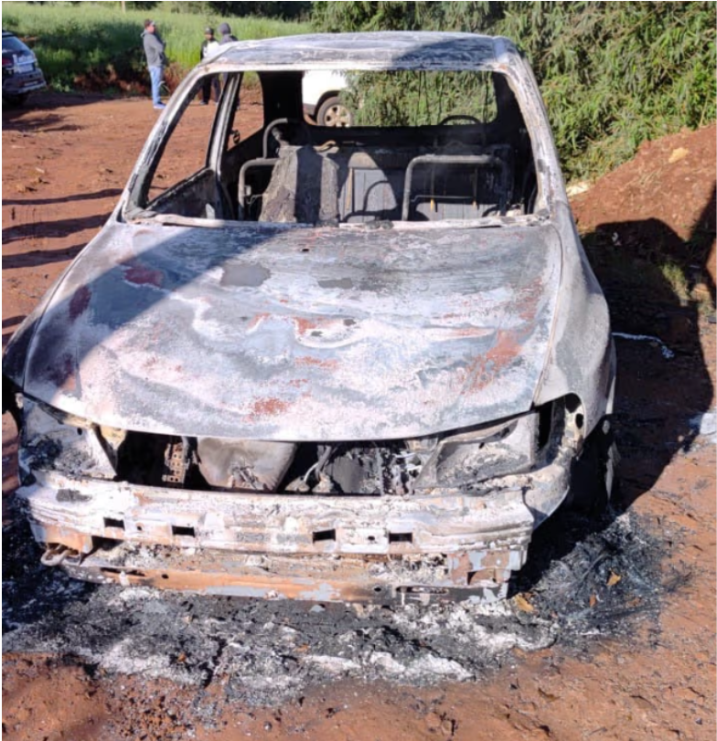 Corpo carbonizado é encontrado em veículo, em Coronel Bicaco