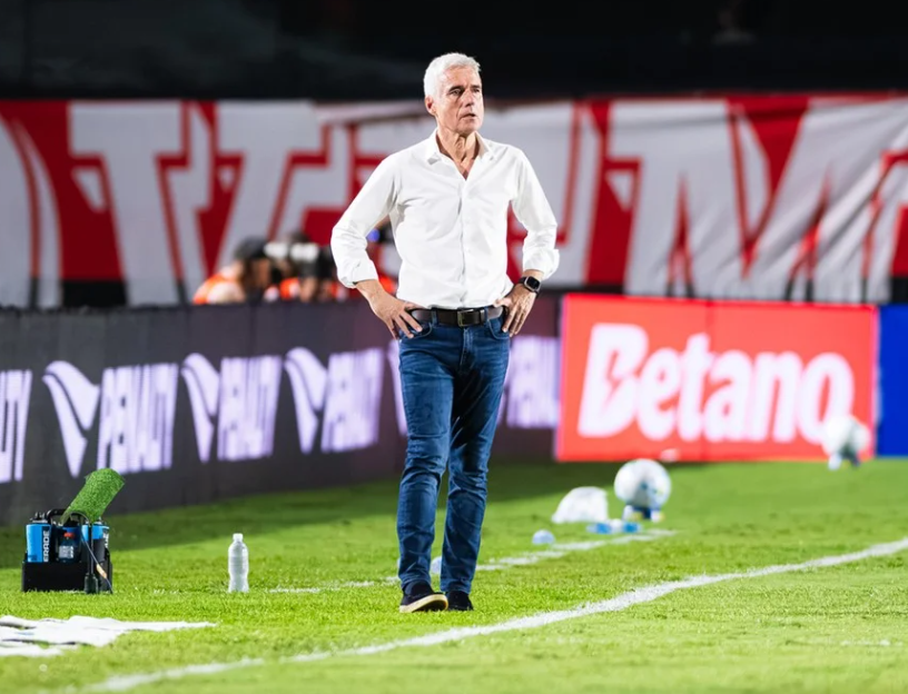 Grêmio demite Luis Castro após derrota para o Vasco