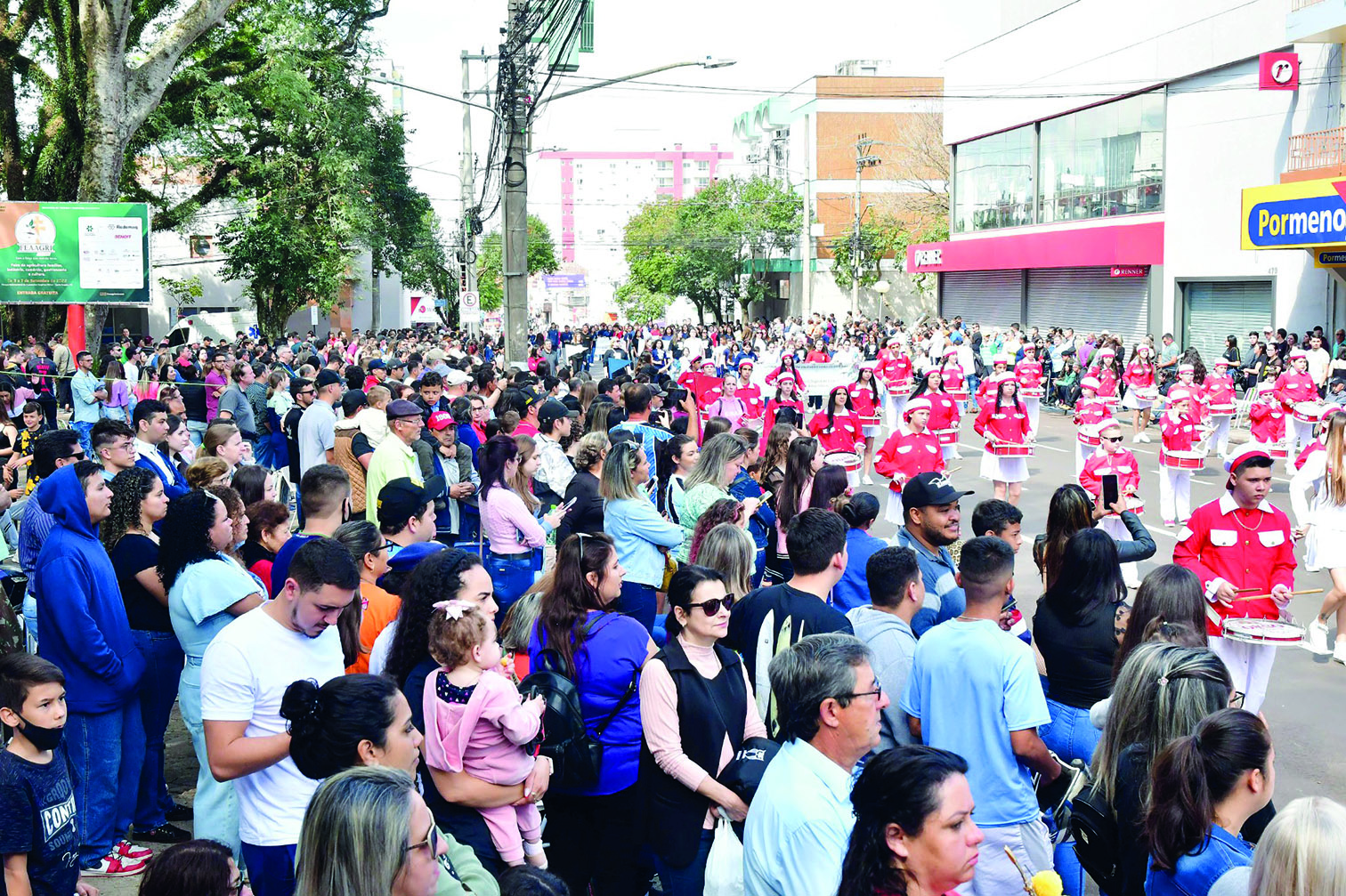Para o bem das crianças, ordem do desfile deveria ser invertida