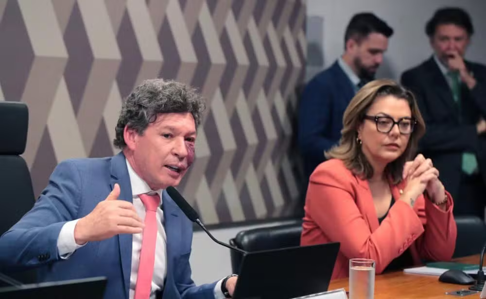 Câmara aprova fim da “taxa das blusinhas” após acordo com Lula