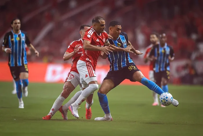 CBF reconhece erro de arbitragem em lance que poderia ter expulsado jogador do Grêmio no Gre-Nal