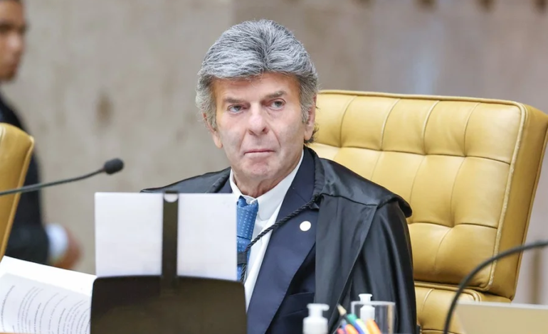 Fux dá dez dias para Senado se manifestar sobre registros de visitas de Vorcaro e esposa de Moraes