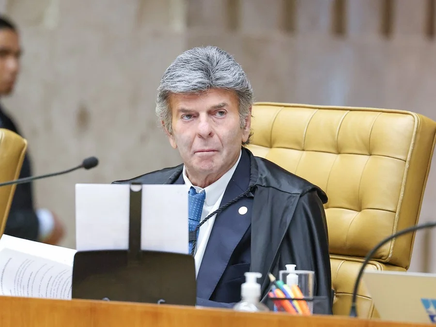 Fux dá dez dias para Senado se manifestar sobre registros de visitas de Vorcaro e esposa de Moraes