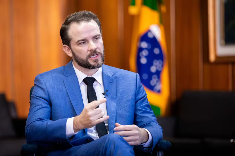 Empresa que movimentou recursos de filme sobre Bolsonaro recebeu dinheiro do crime organizado, diz ministro da Fazenda