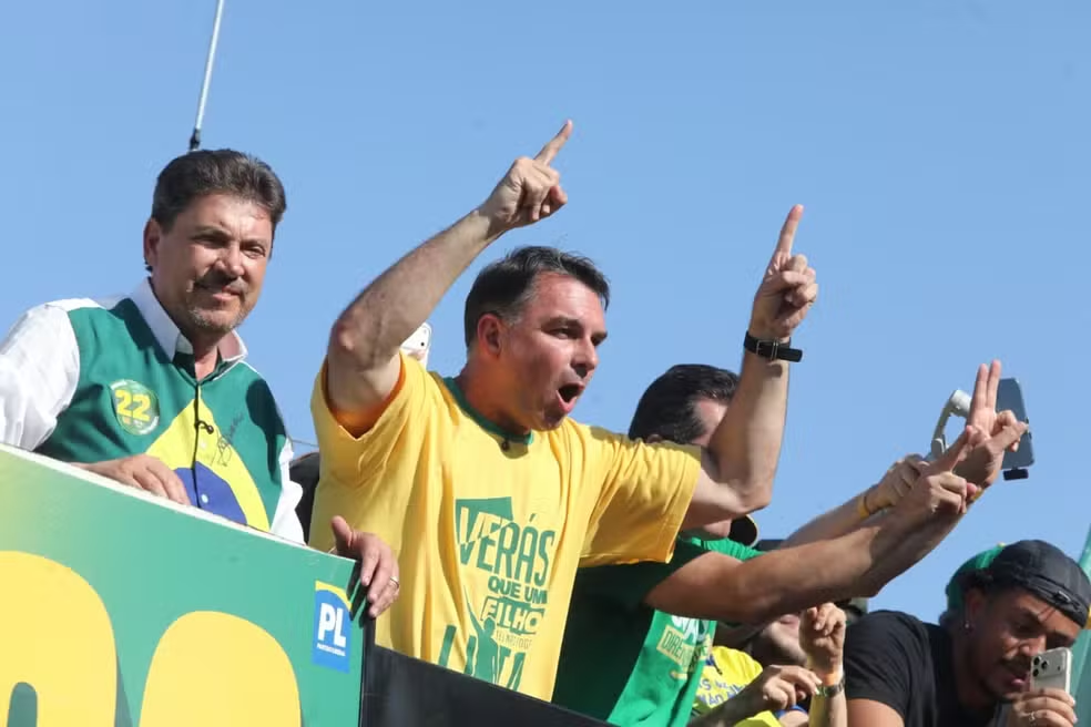 Flávio Bolsonaro recorre ao STF contra decisão que liberou publicação de humorista sobre Nossa Senhora Aparecida