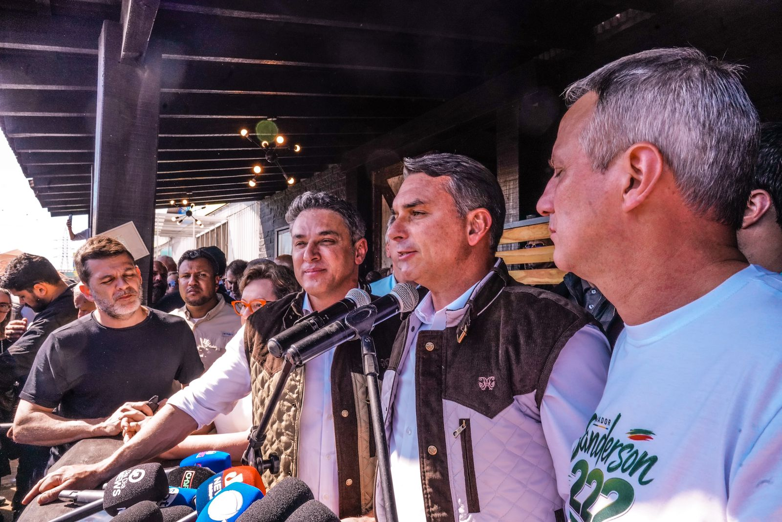 Flávio Bolsonaro visita Expointer ao lado de Zucco e recebe demandas do agro gaúcho