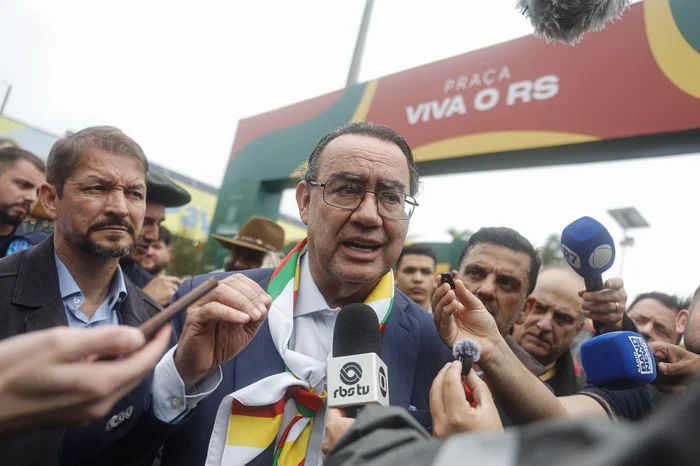 Augusto Cury visita Expointer e critica falta de apoio ao produtor rural