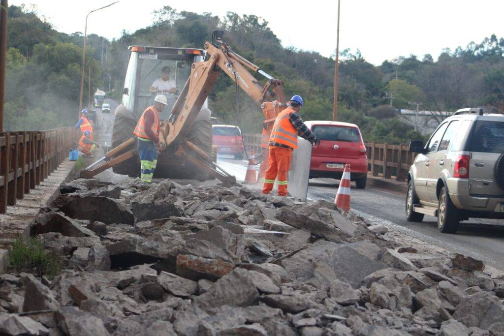 Bloqueio da ponte entre Santo Ângelo e Entre-Ijuís será mantido mesmo em caso de chuva