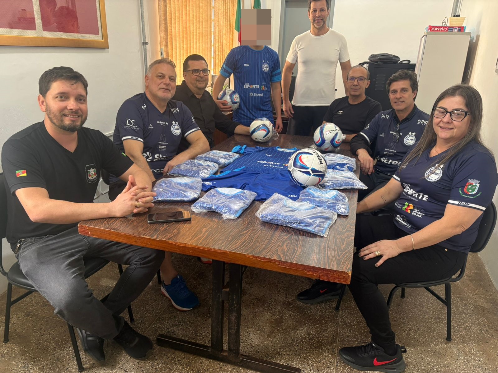 ASAF realiza ação social e doa materiais esportivos à CASE