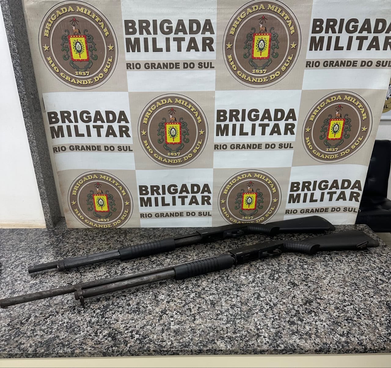 Casal é preso por porte ilegal de arma de fogo em Giruá