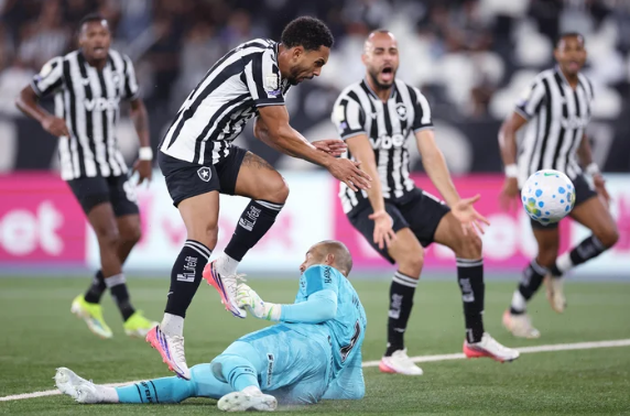 Com Felipão e Renato na casamata, Grêmio perde jogo atrasado para o Botafogo e segue perto do Z-4