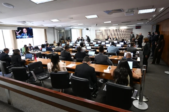 Fim da escala 6×1 está na pauta da CCJ do Senado nesta quarta-feira