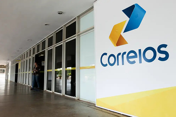 Após 15 dias paralisados, trabalhadores dos Correios voltam às atividades