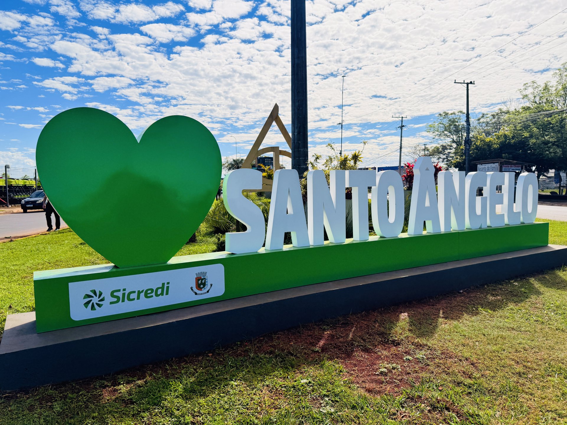 Santo Ângelo ganha dois novos letreiros turísticos em parceria com o Sicredi