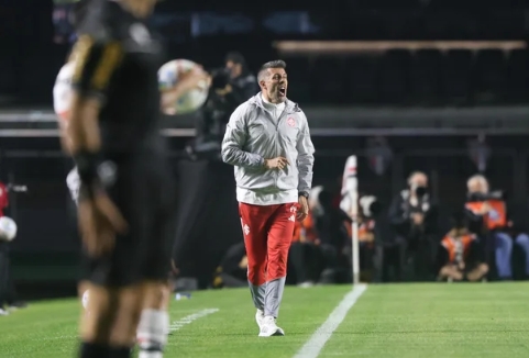 Inter perde para o São Paulo e estaciona no Z-4 do Brasileirão