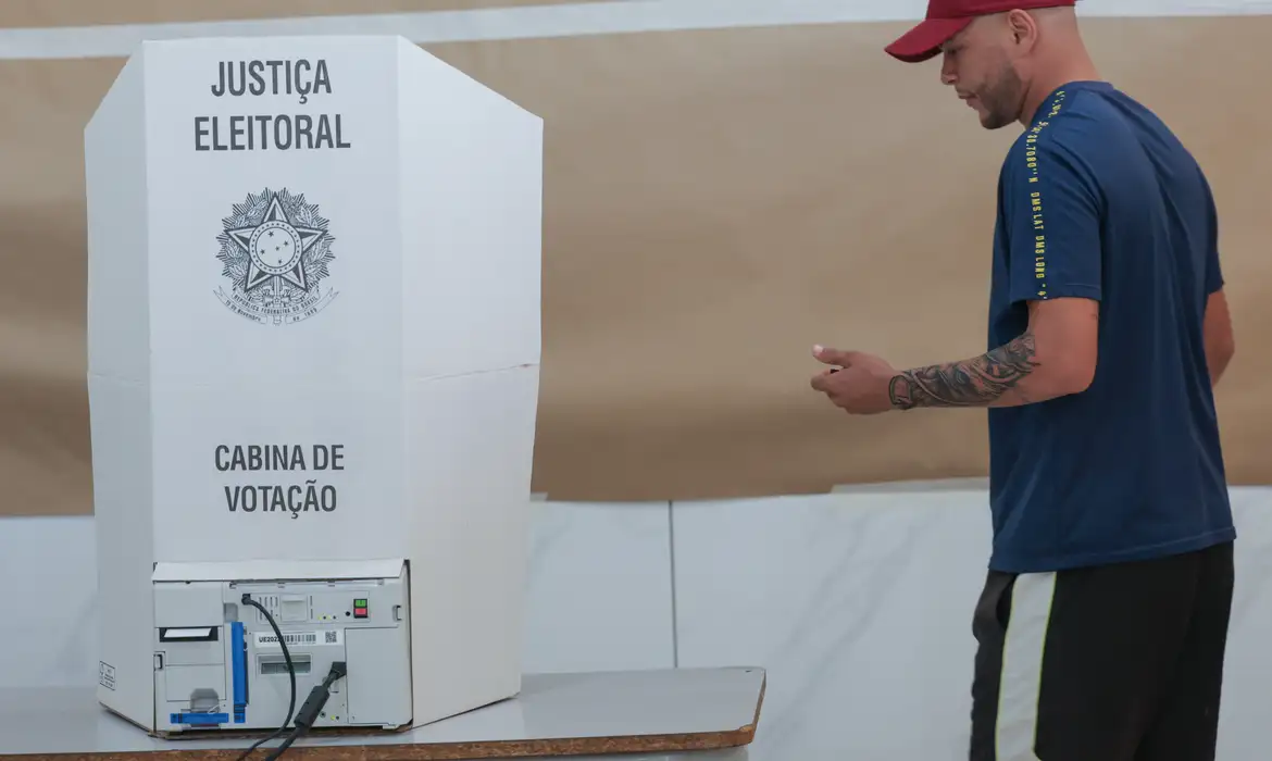 Abstenção e votação dos candidatos: o que mudou entre os turnos em Santo Ângelo