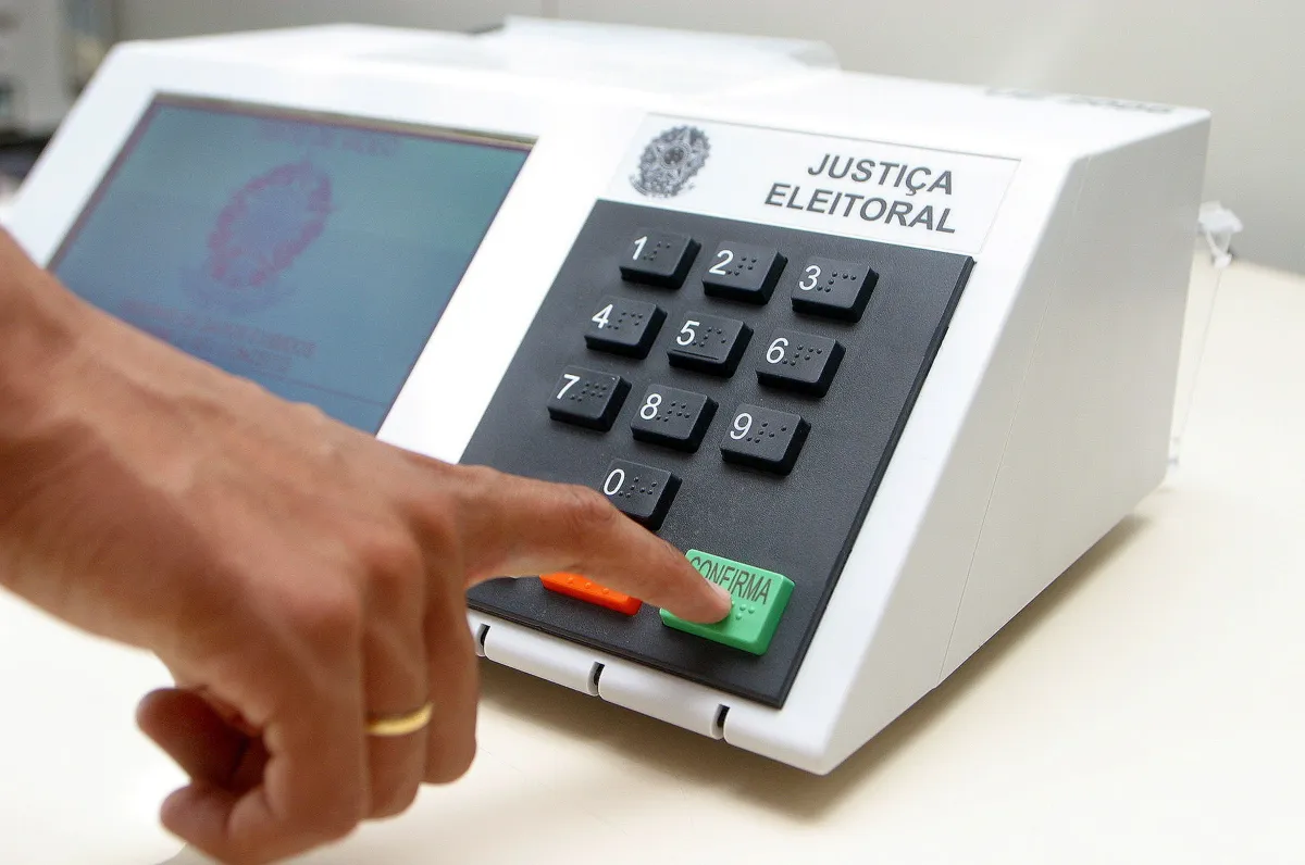 Flávio Bolsonaro venceu em 20 dos 27 municípios da AMM no segundo turno