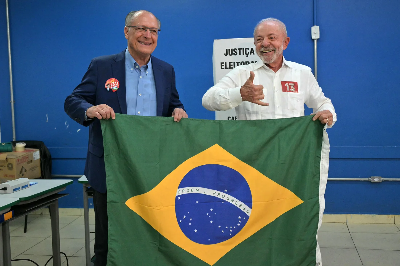 Lula vota em São Bernardo do Campo e diz nunca ter recebido tanto carinho em campanha