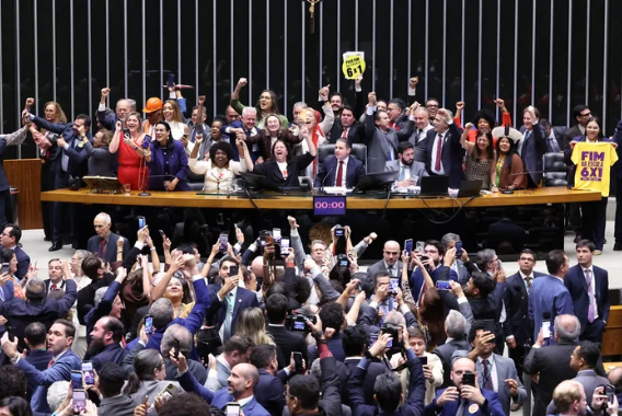PEC da escala 6×1 será retomada no Senado nesta terça-feira