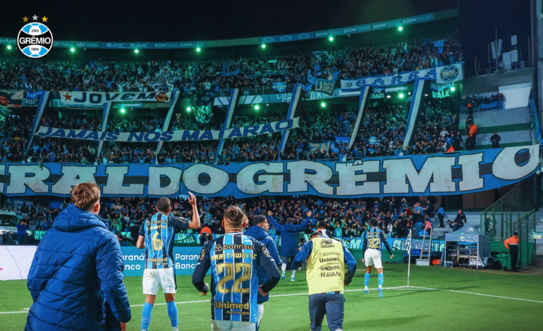Com gol no fim, Grêmio supera o Coritiba e vence a primeira fora de casa no Brasileirão